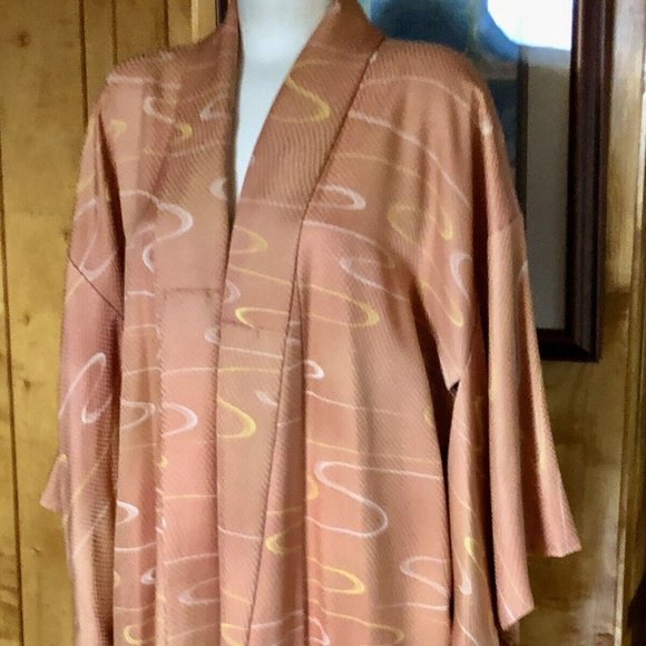Vintage Japanese Kimono~ Chirimen Silk~ Floral Pattern ~Bust 48 / Length 60 in - Picture 2 of 12